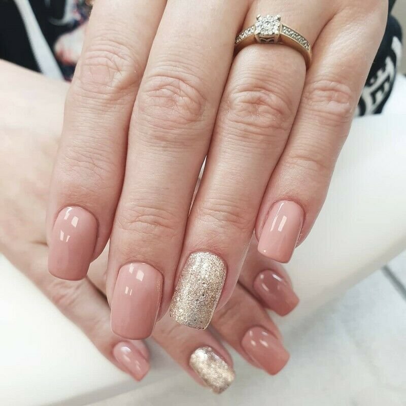 Luxury Nails & Spa logo